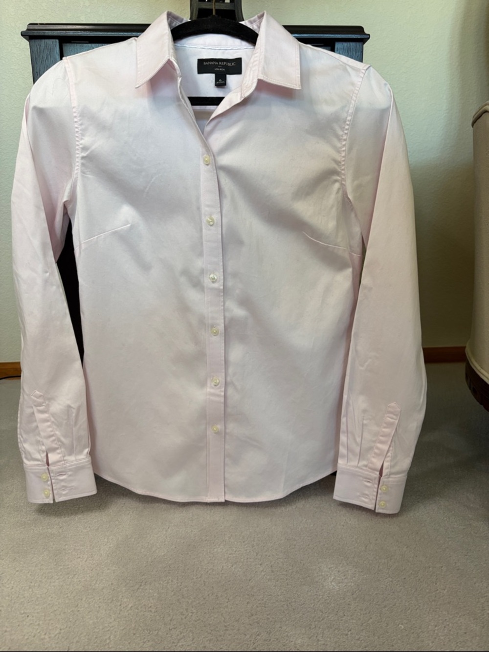 Banana Republic Women’s Pale Pink Button-Down Dress Shirt